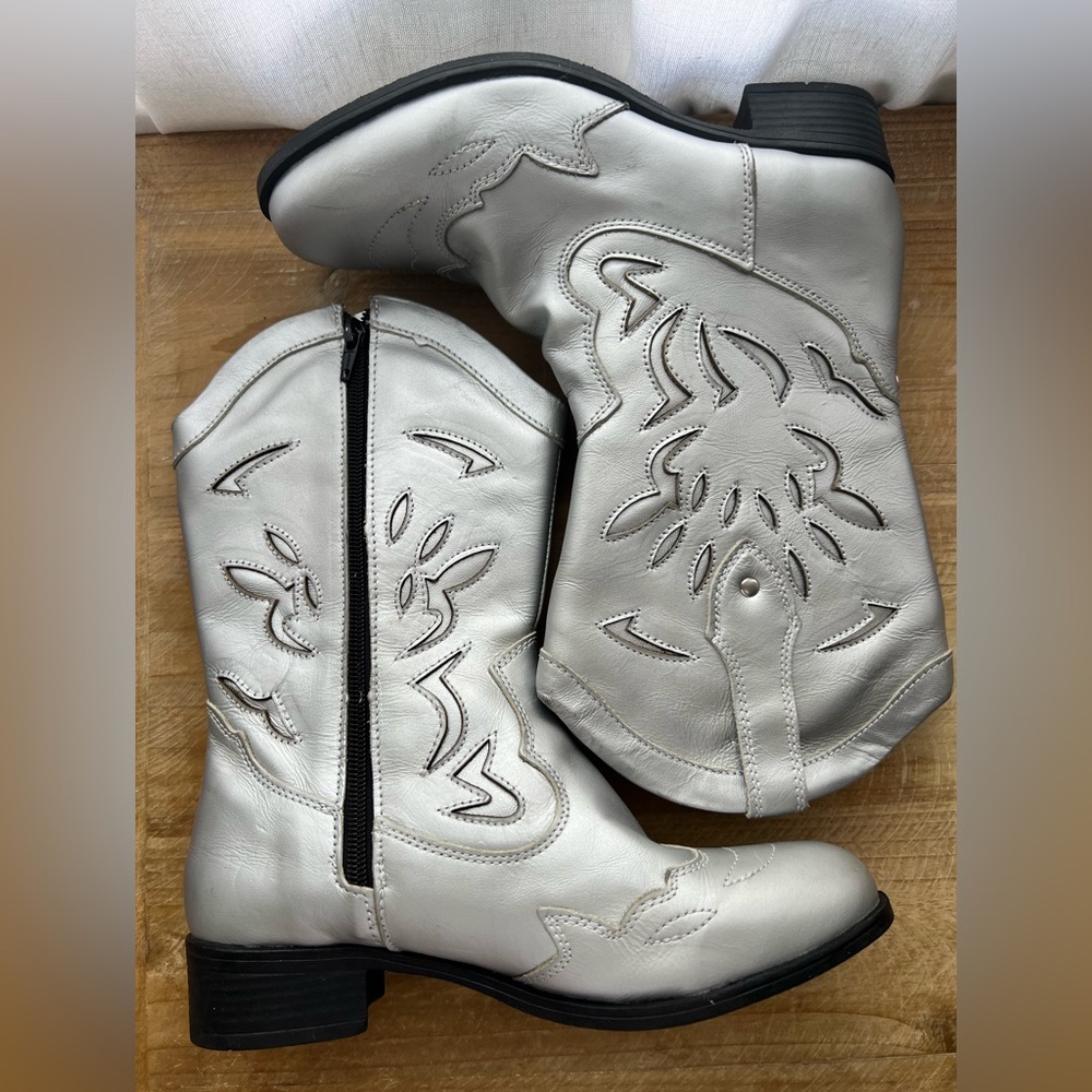 Sandro Moscolini For Her Silver Western Short Boot Size 37 New - Picture 4 of 10
